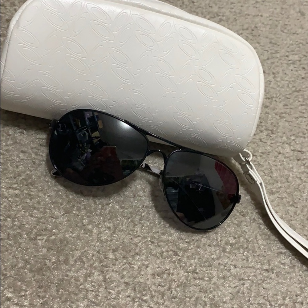 Women’s Oakley “feedback” sunglasses